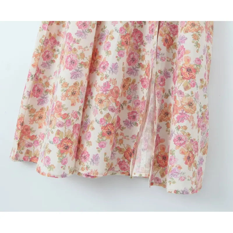 Abito con cinturino floreale da donna.